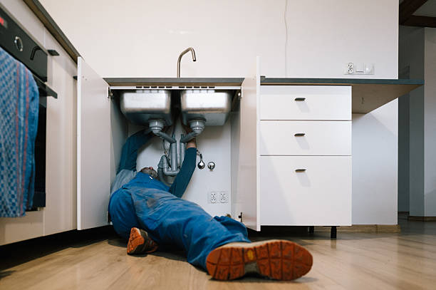 Professional Emergency Plumber technician working in Palouse, WA